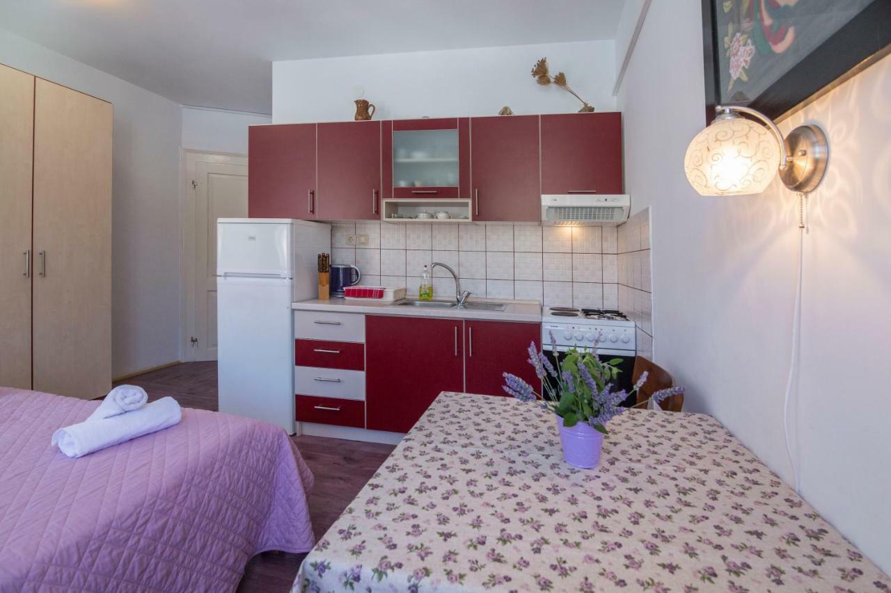 Apartment Riva 5 Komiža Exteriör bild
