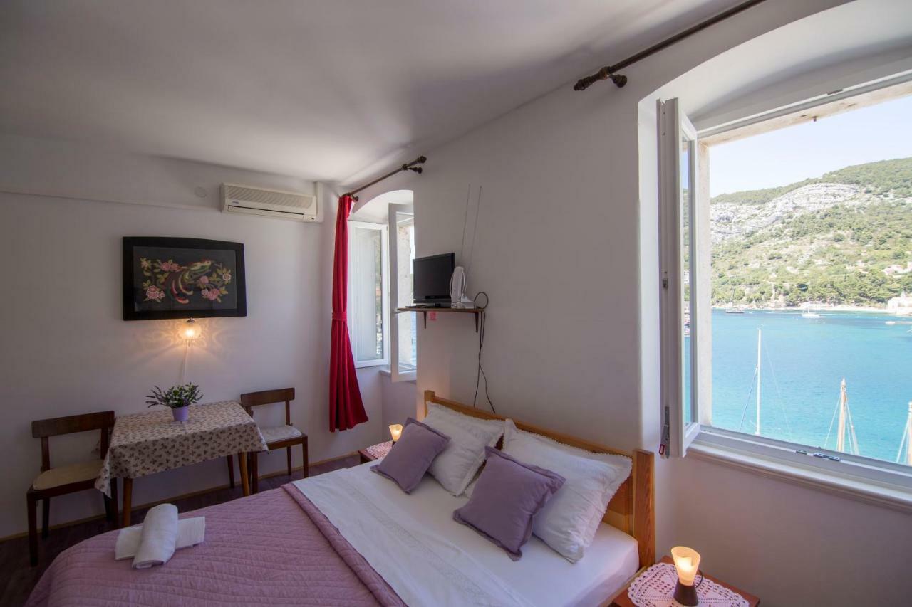 Apartment Riva 5 Komiža Exteriör bild