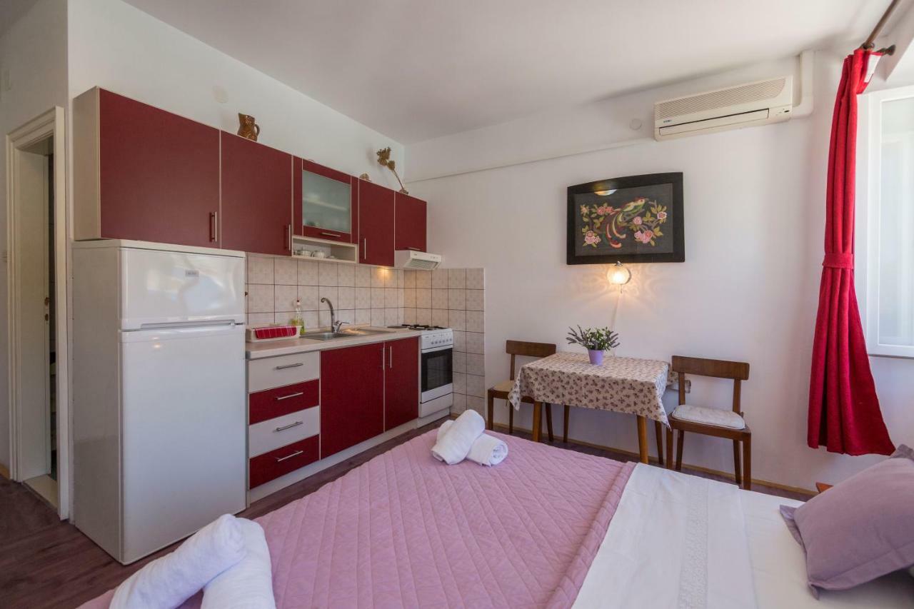 Apartment Riva 5 Komiža Exteriör bild