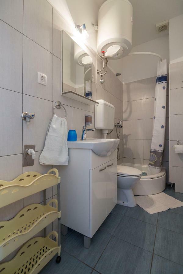 Apartment Riva 5 Komiža Exteriör bild