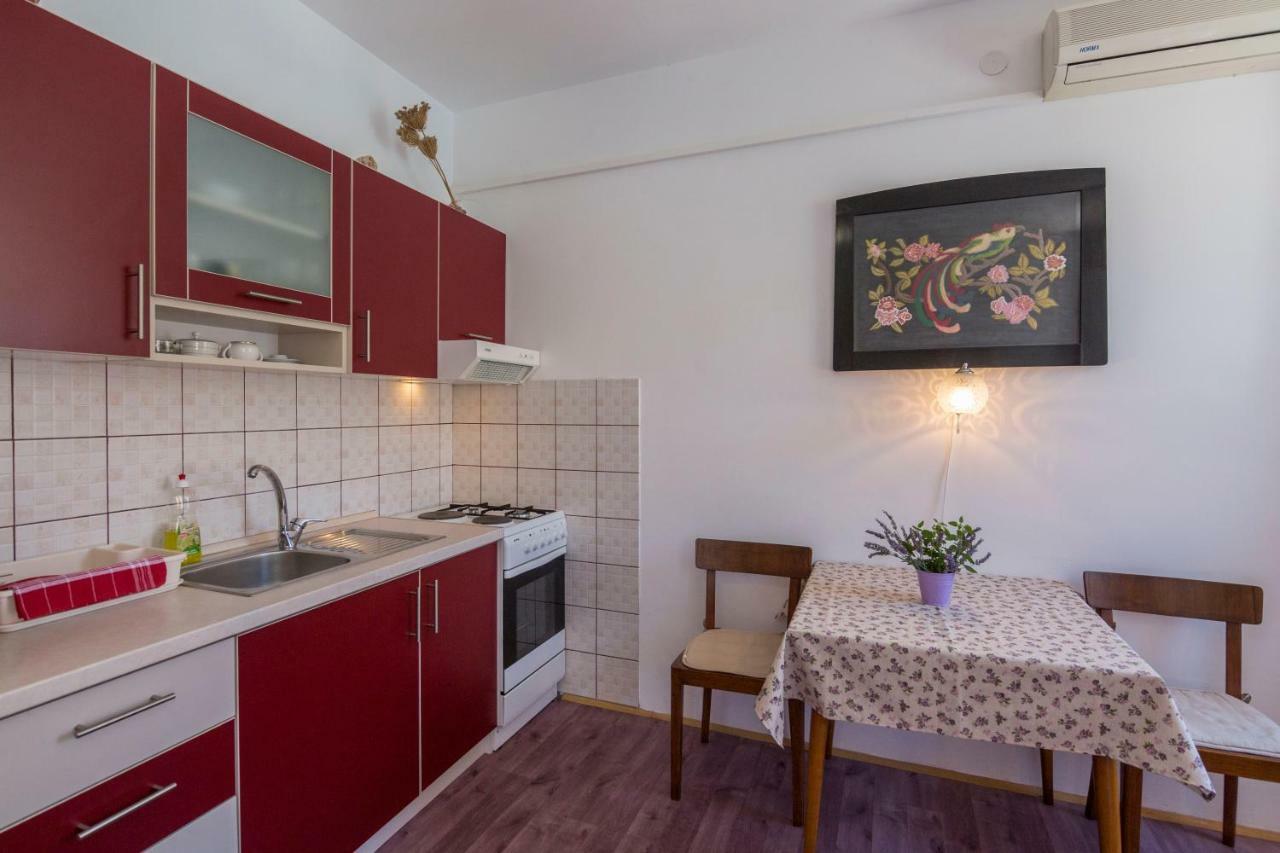 Apartment Riva 5 Komiža Exteriör bild