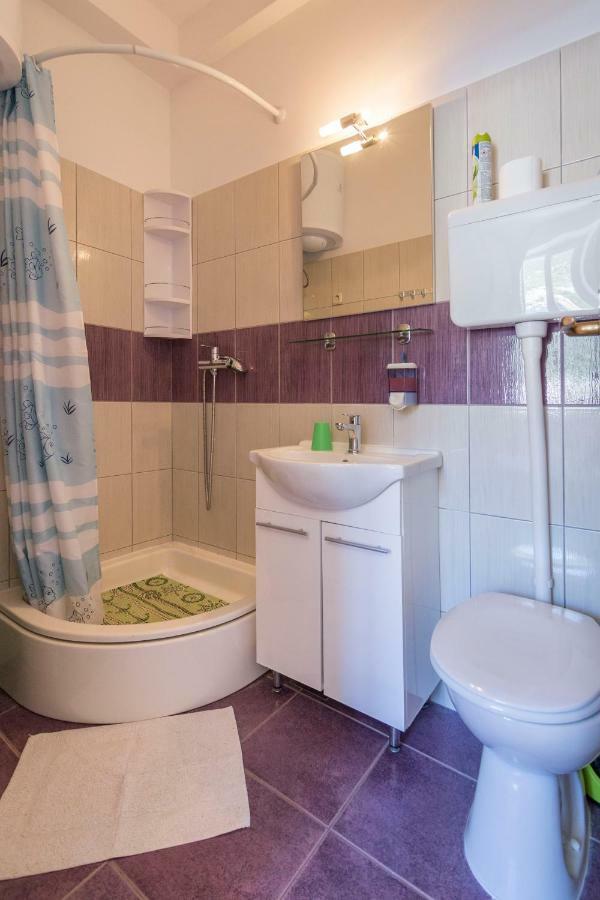 Apartment Riva 5 Komiža Exteriör bild